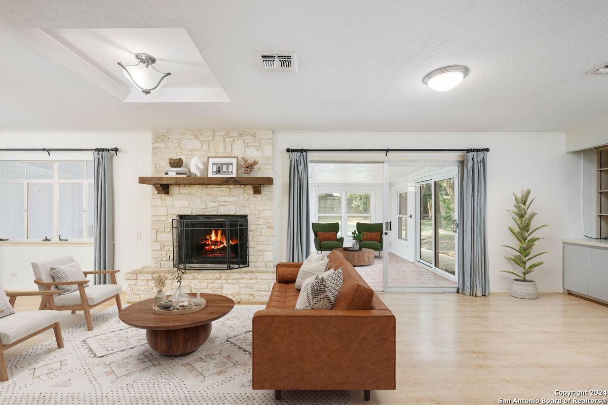 306 OAK GLEN DR