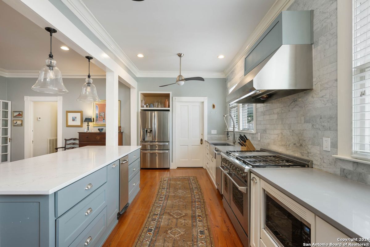 206 W WOODLAWN AVE