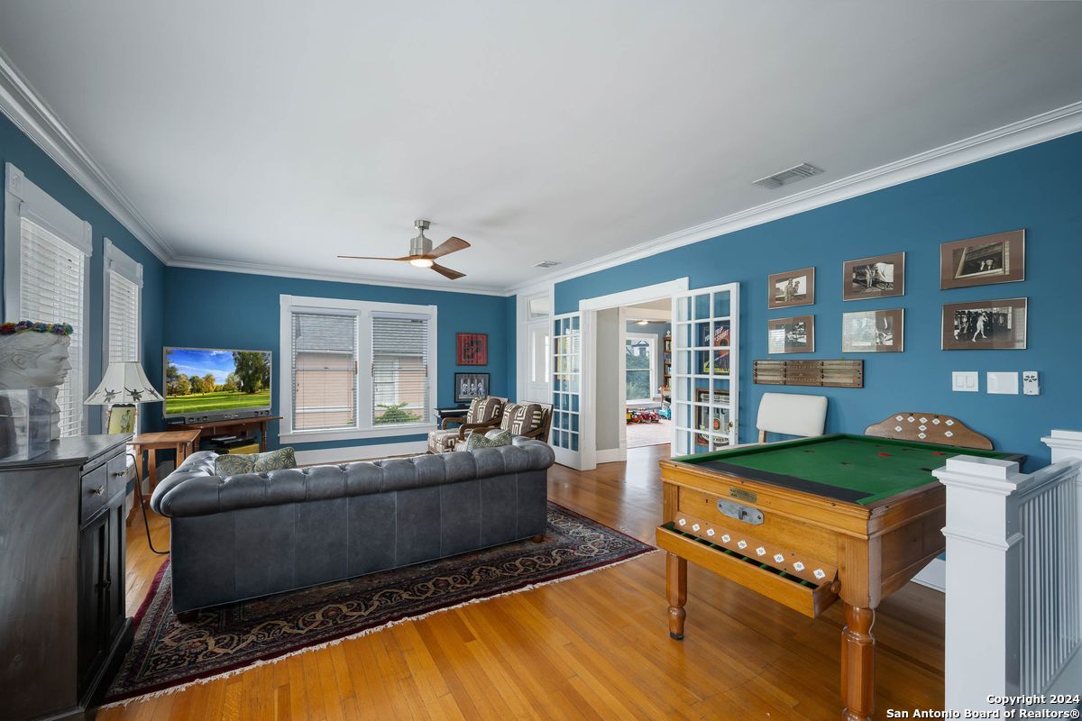 206 W WOODLAWN AVE