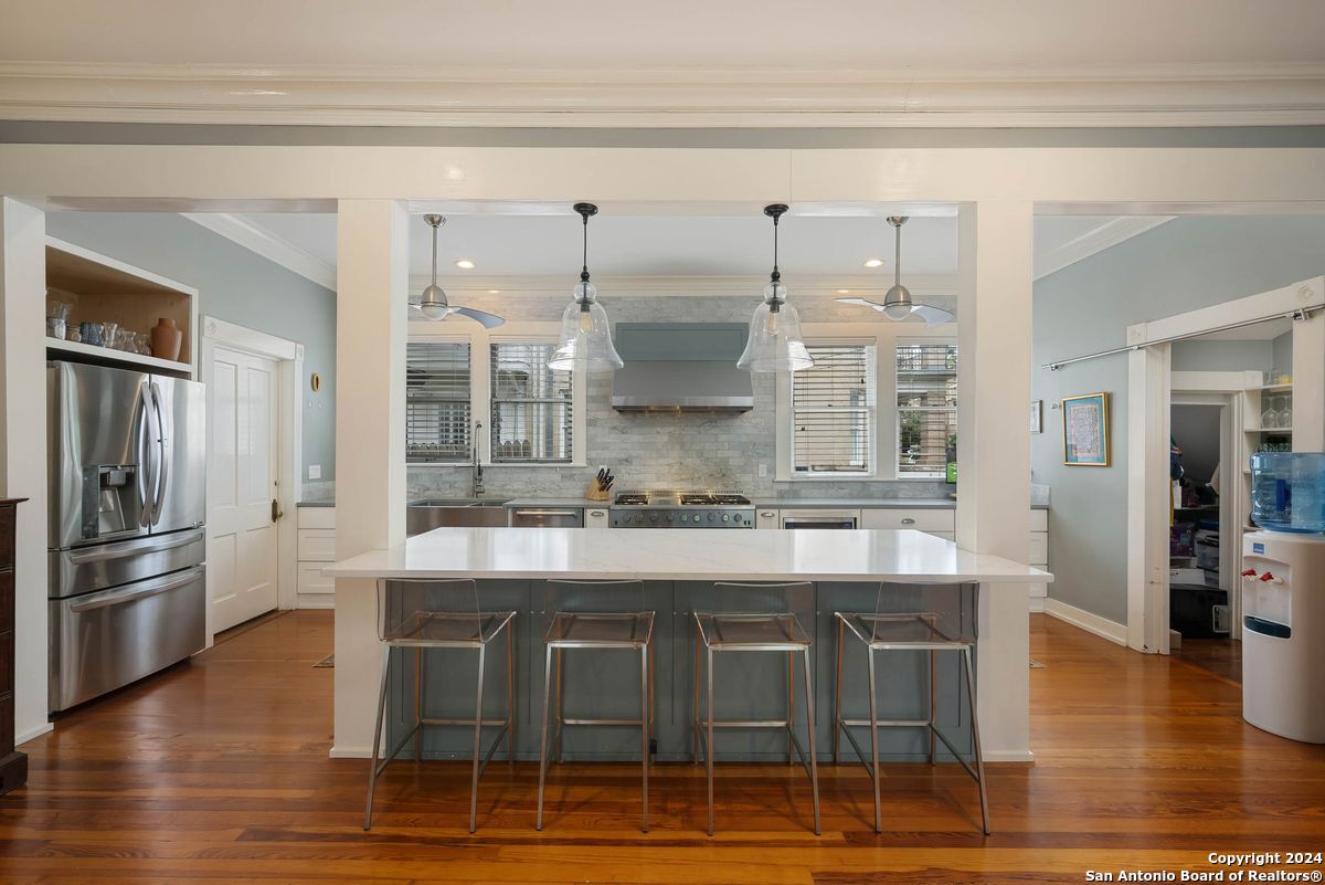 206 W WOODLAWN AVE