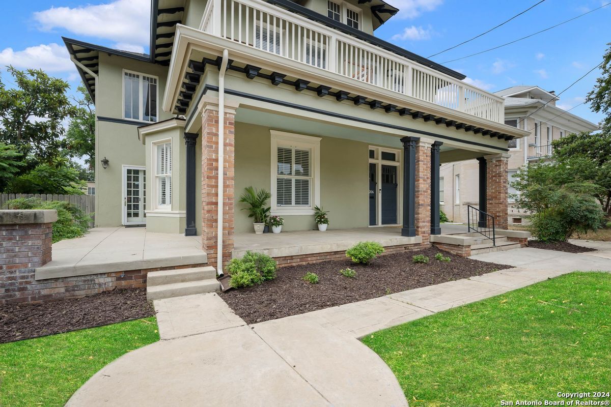 206 W WOODLAWN AVE