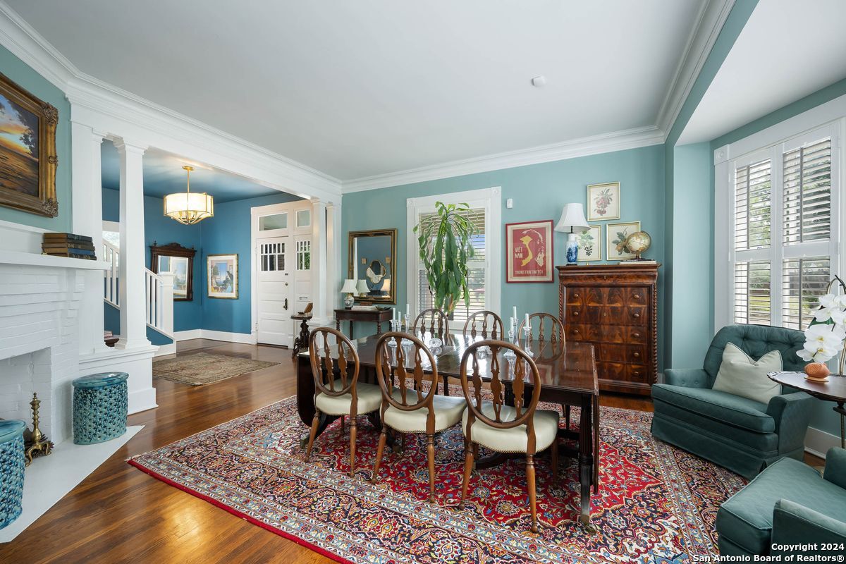 206 W WOODLAWN AVE