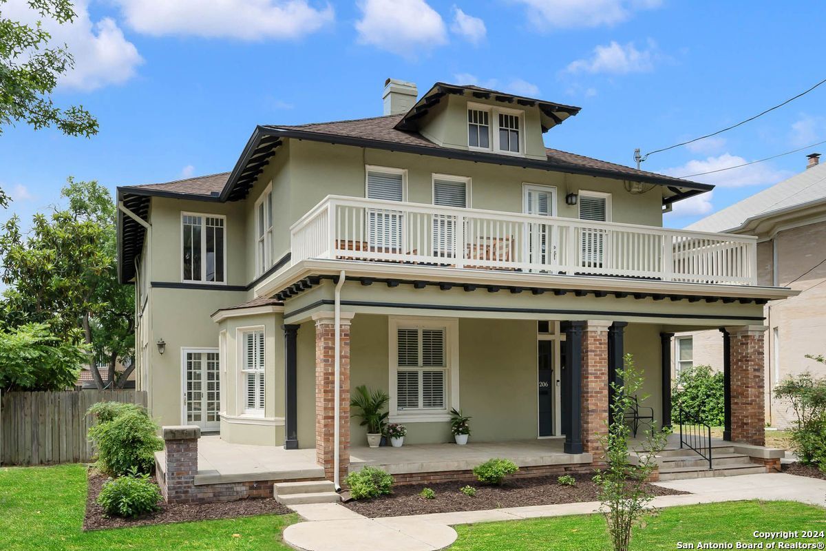 206 W WOODLAWN AVE