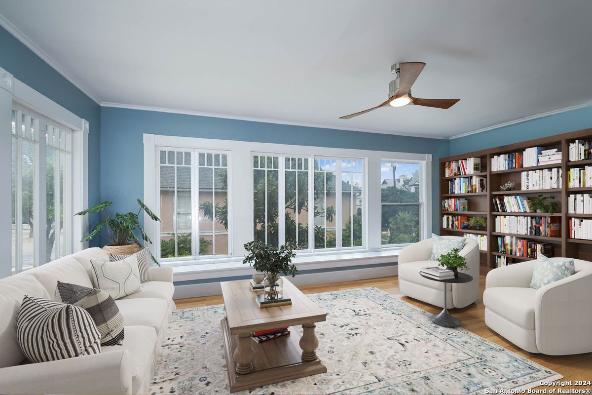 206 W WOODLAWN AVE