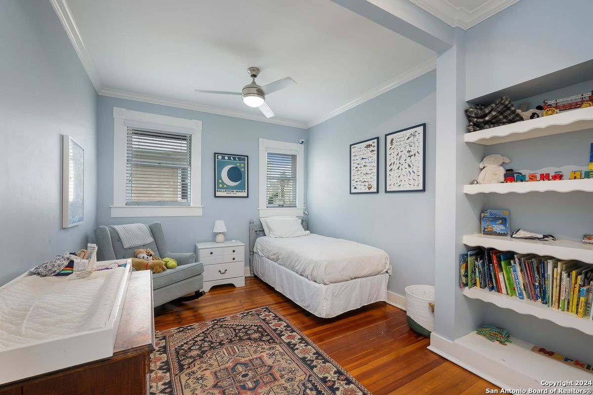 206 W WOODLAWN AVE