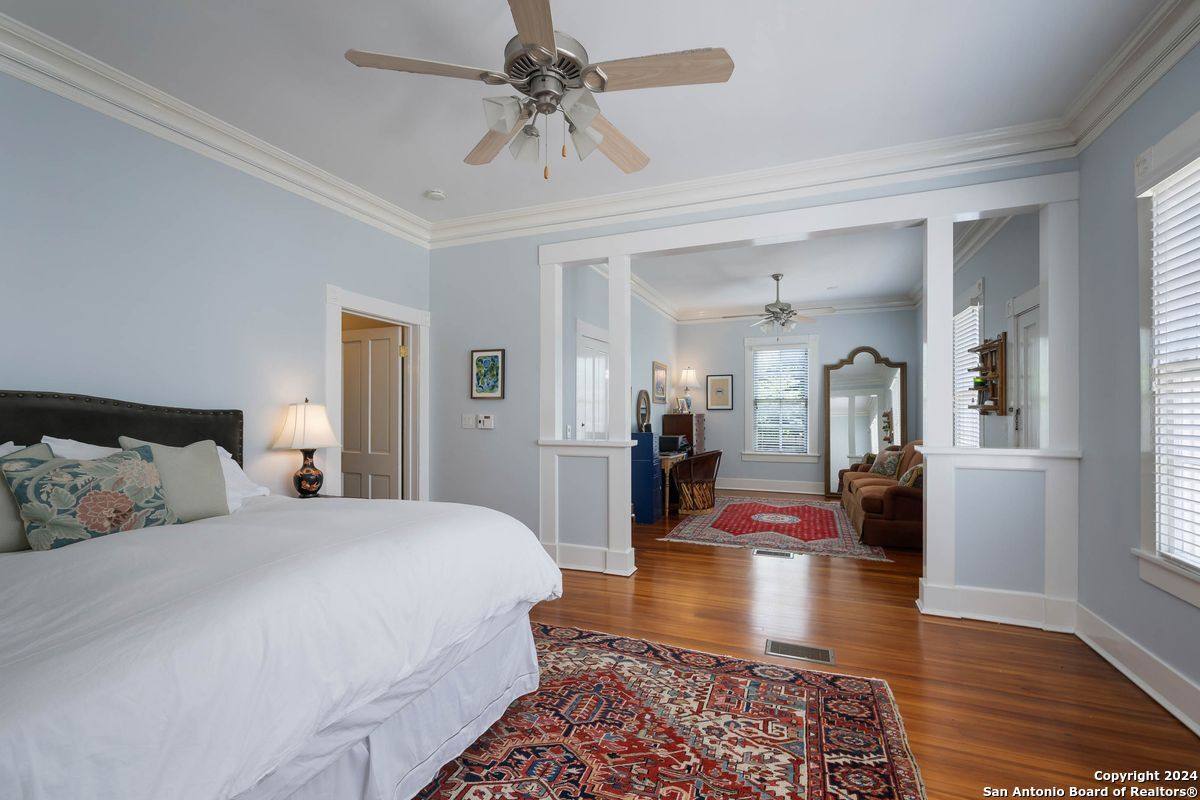 206 W WOODLAWN AVE