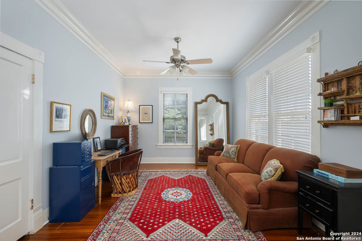 206 W WOODLAWN AVE
