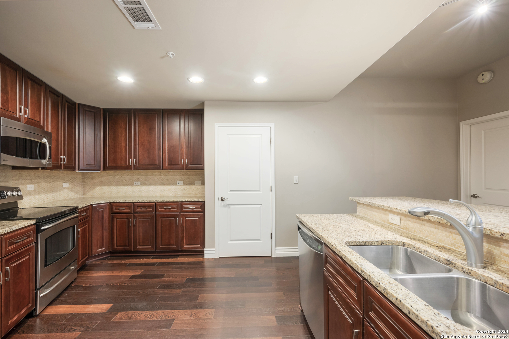 215 CENTER ST 1308