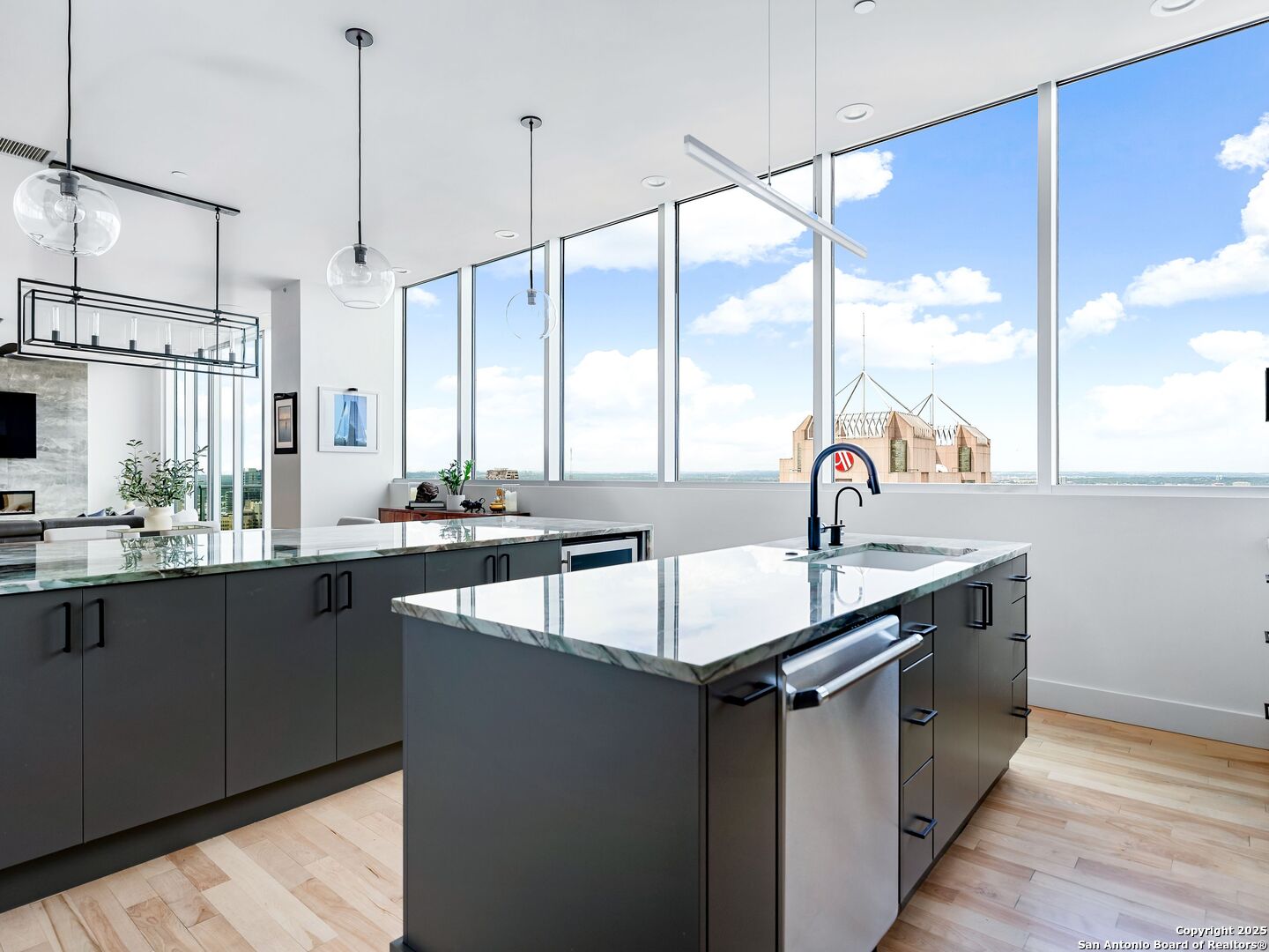 610 E MARKET ST 3304