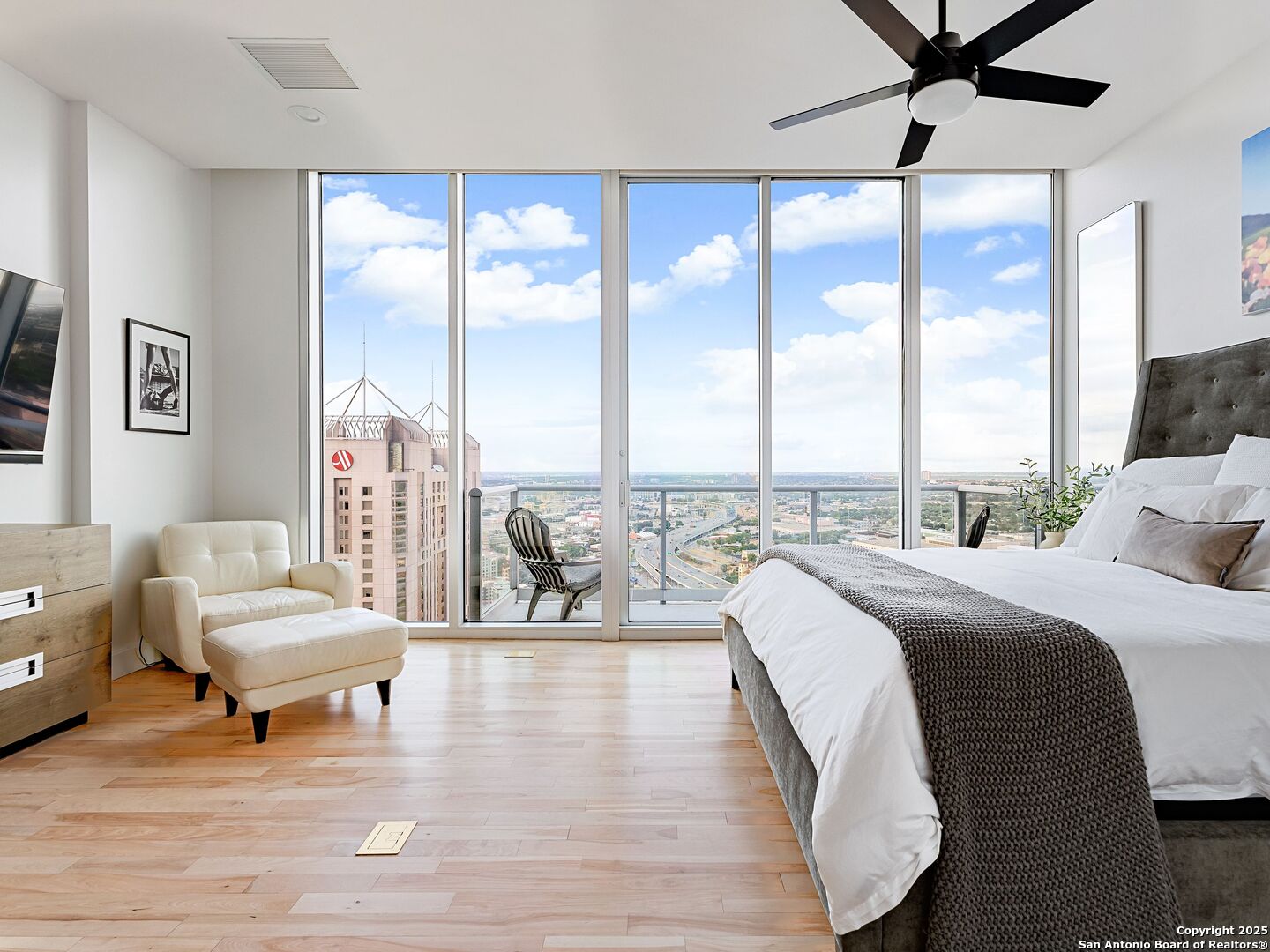 610 E MARKET ST 3304