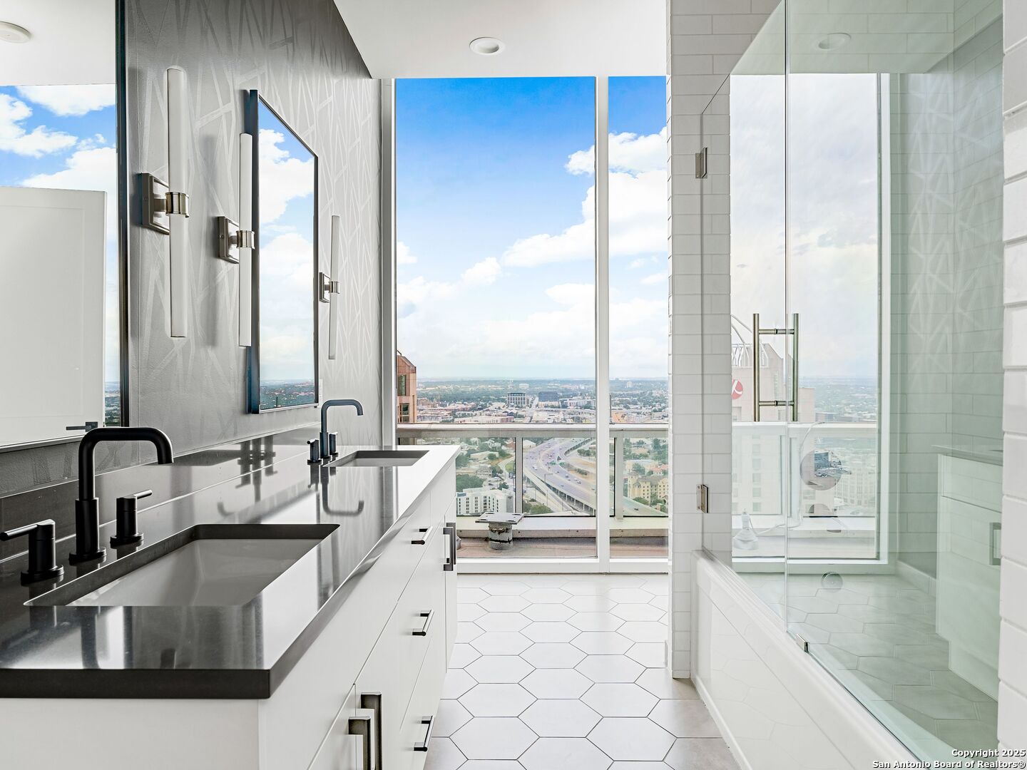 610 E MARKET ST 3304