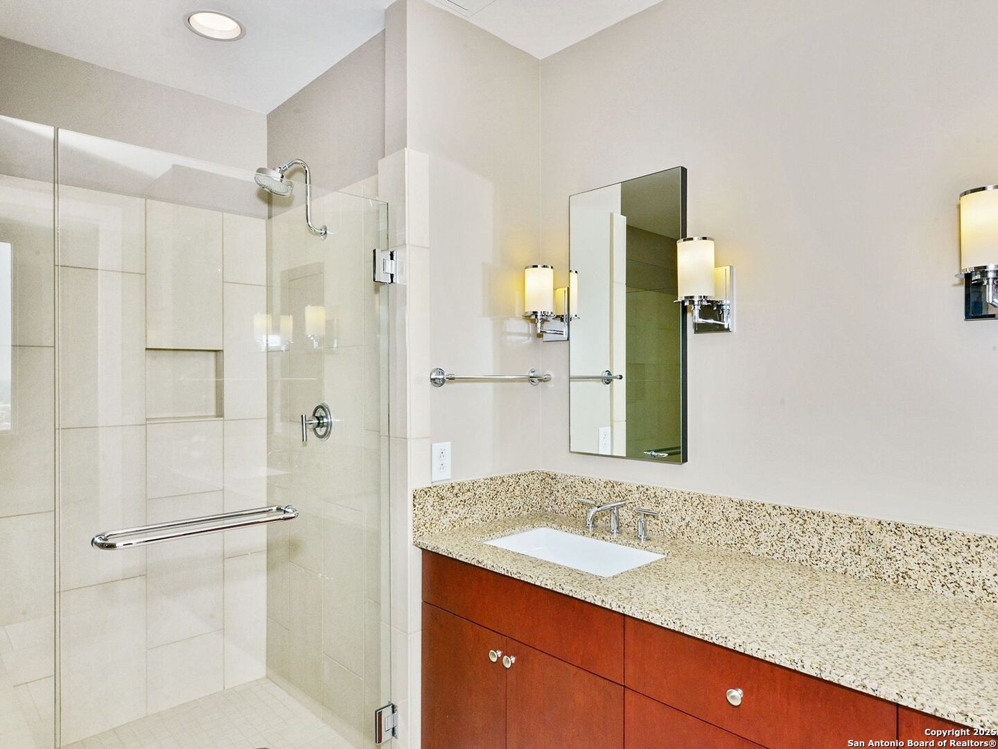610 E Market 2912