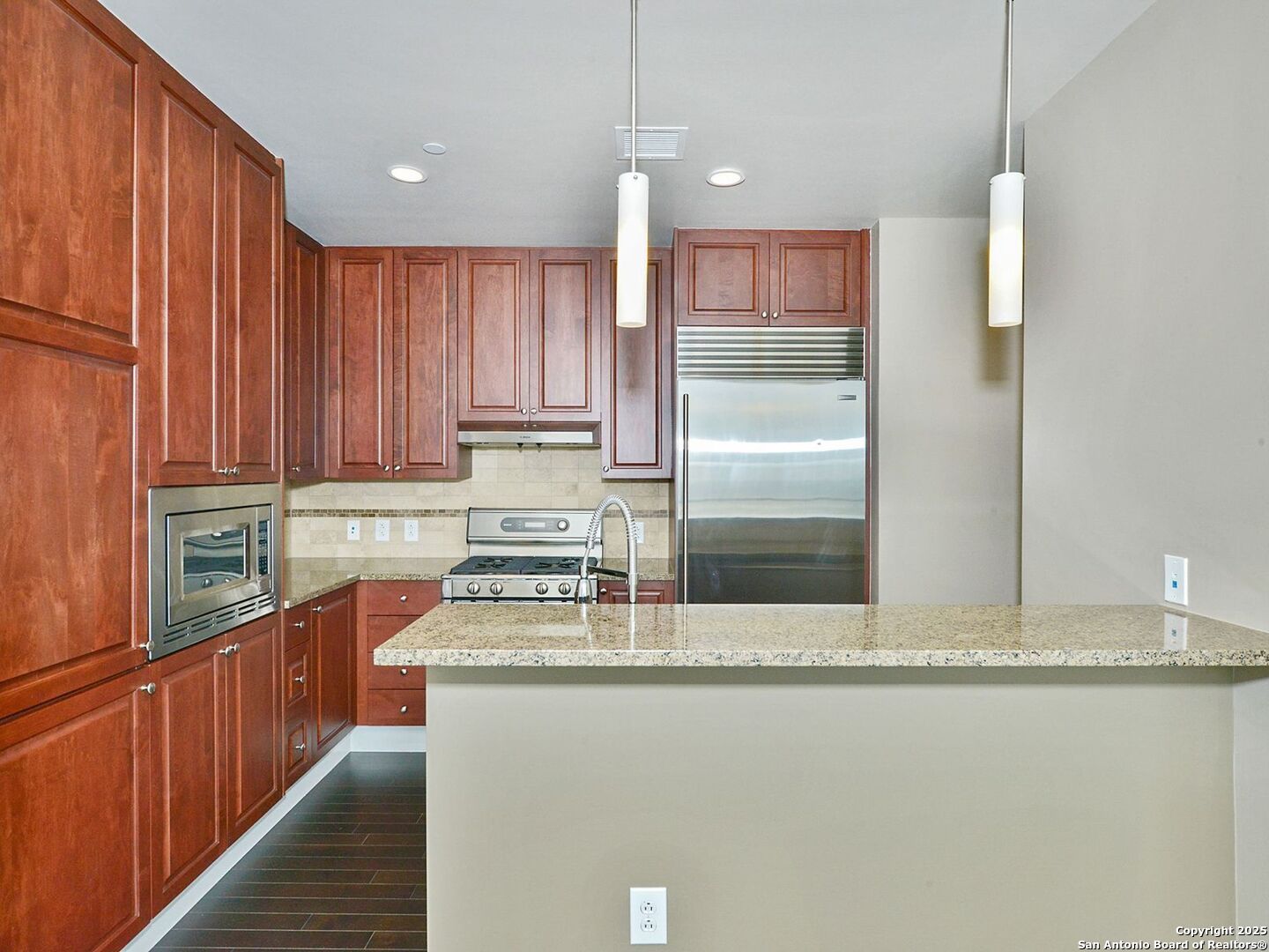 610 E Market 2912
