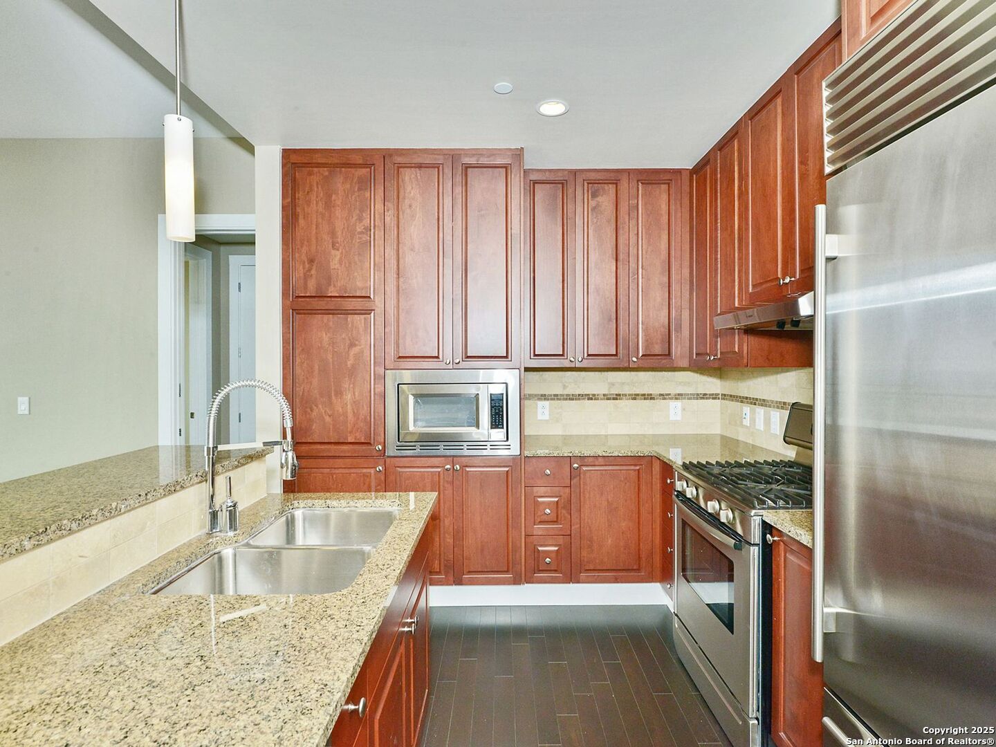 610 E Market 2912