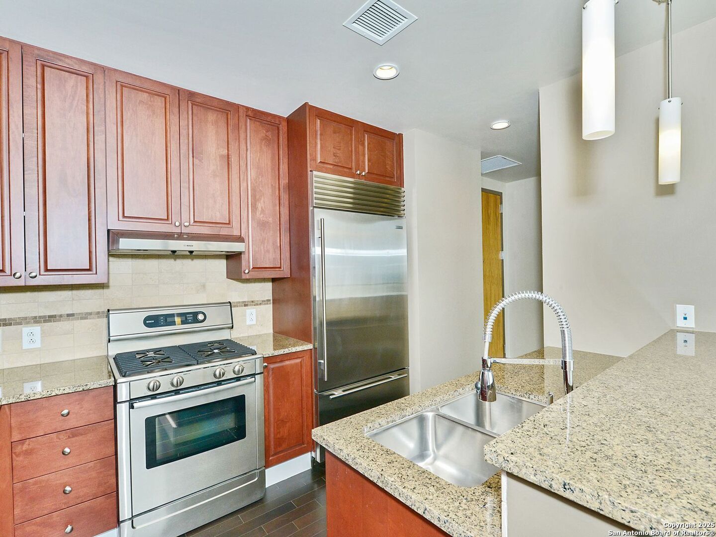 610 E Market 2912