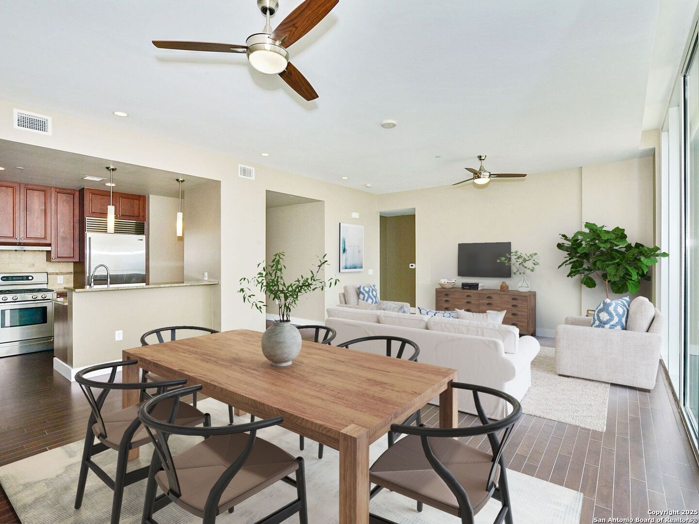610 E Market 2912
