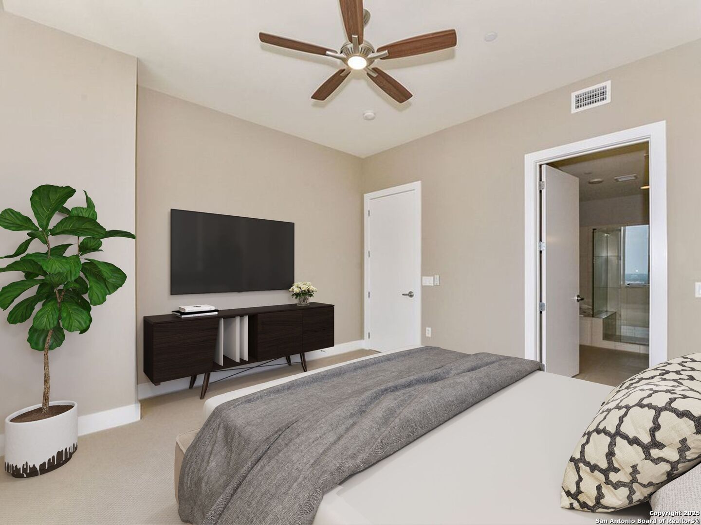 610 E Market 2912