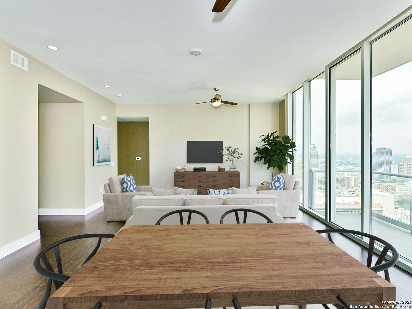 610 E Market 2912
