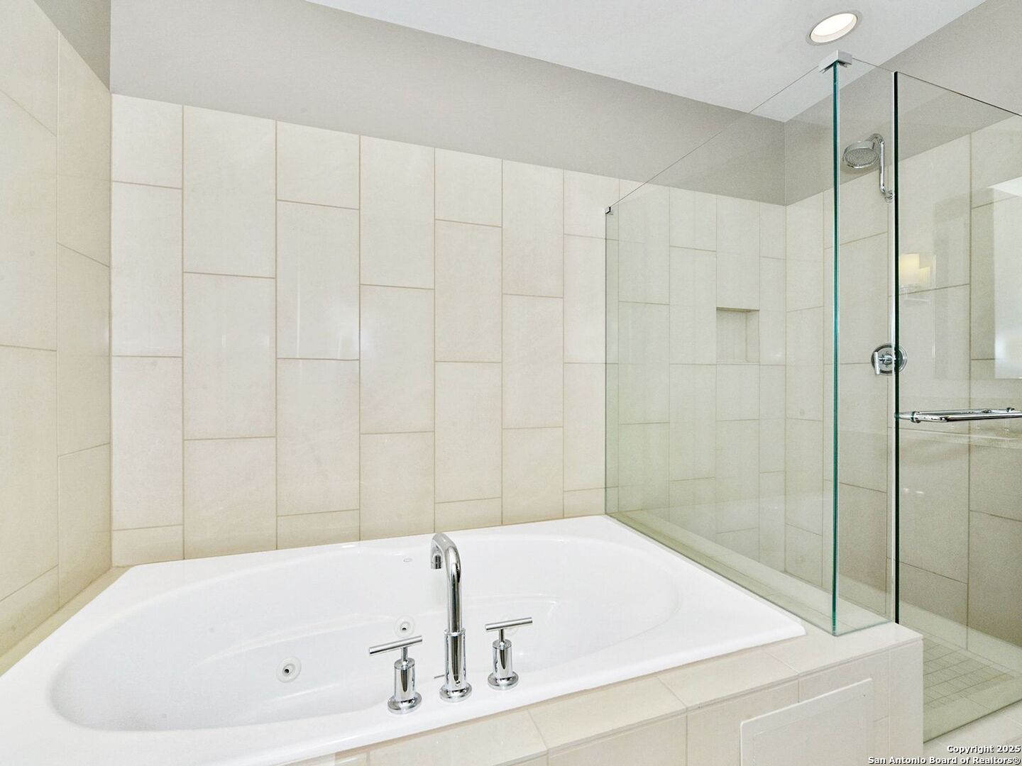 610 E Market 2912