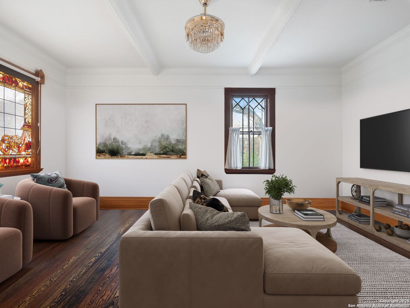 323 W WOODLAWN