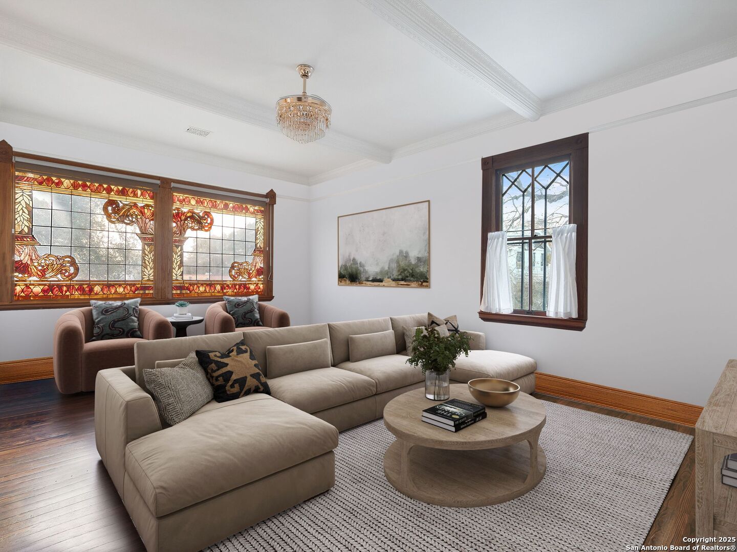 323 W WOODLAWN