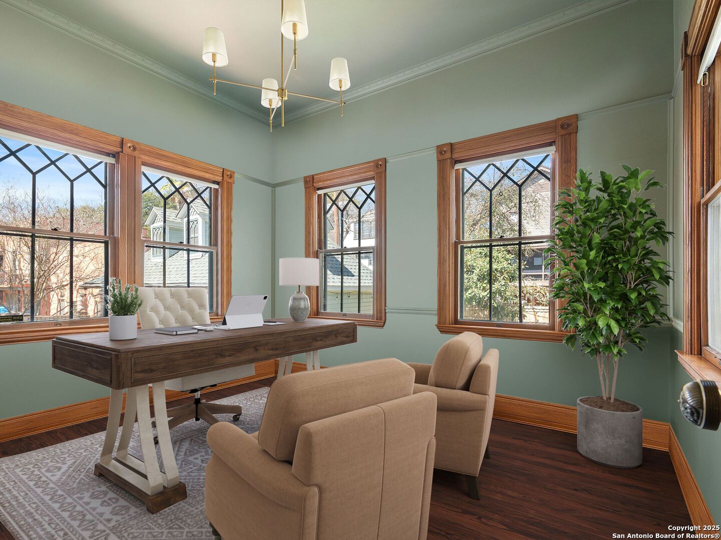 323 W WOODLAWN