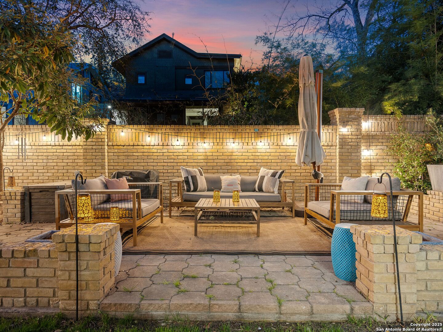 323 W WOODLAWN