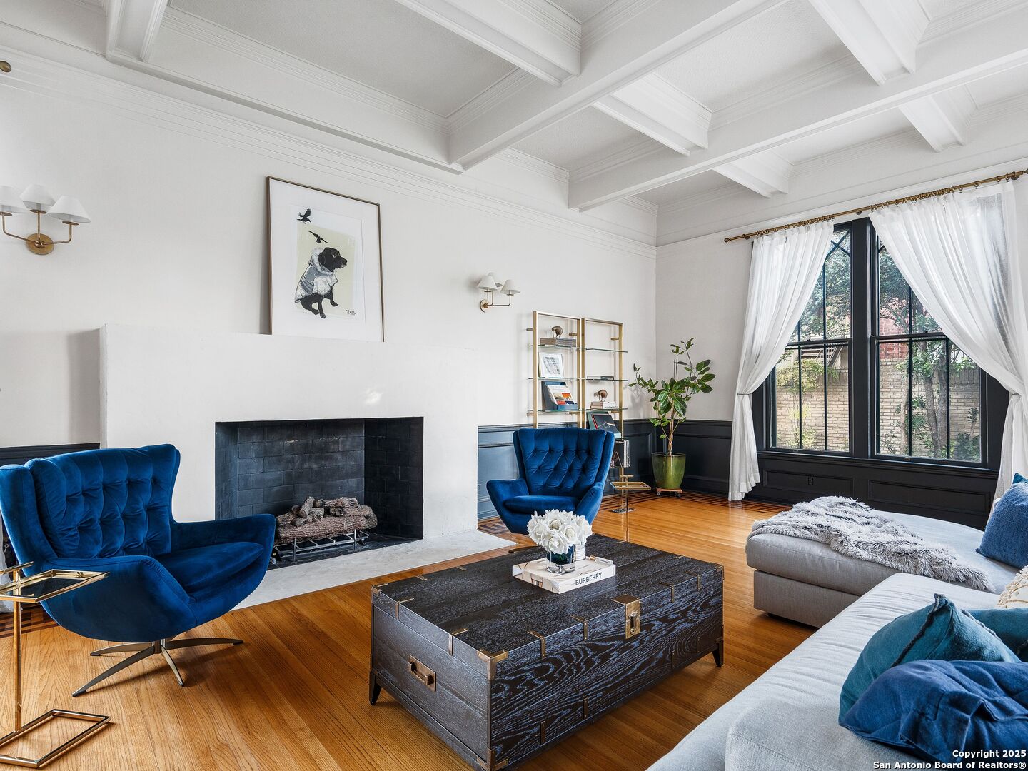 323 W WOODLAWN