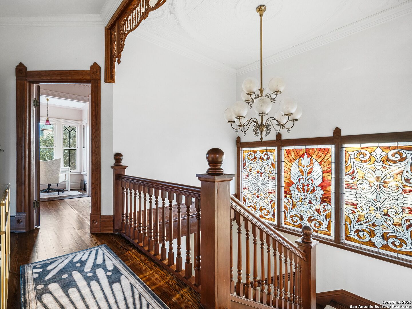 323 W WOODLAWN