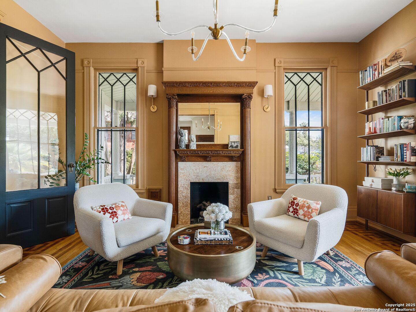 323 W WOODLAWN