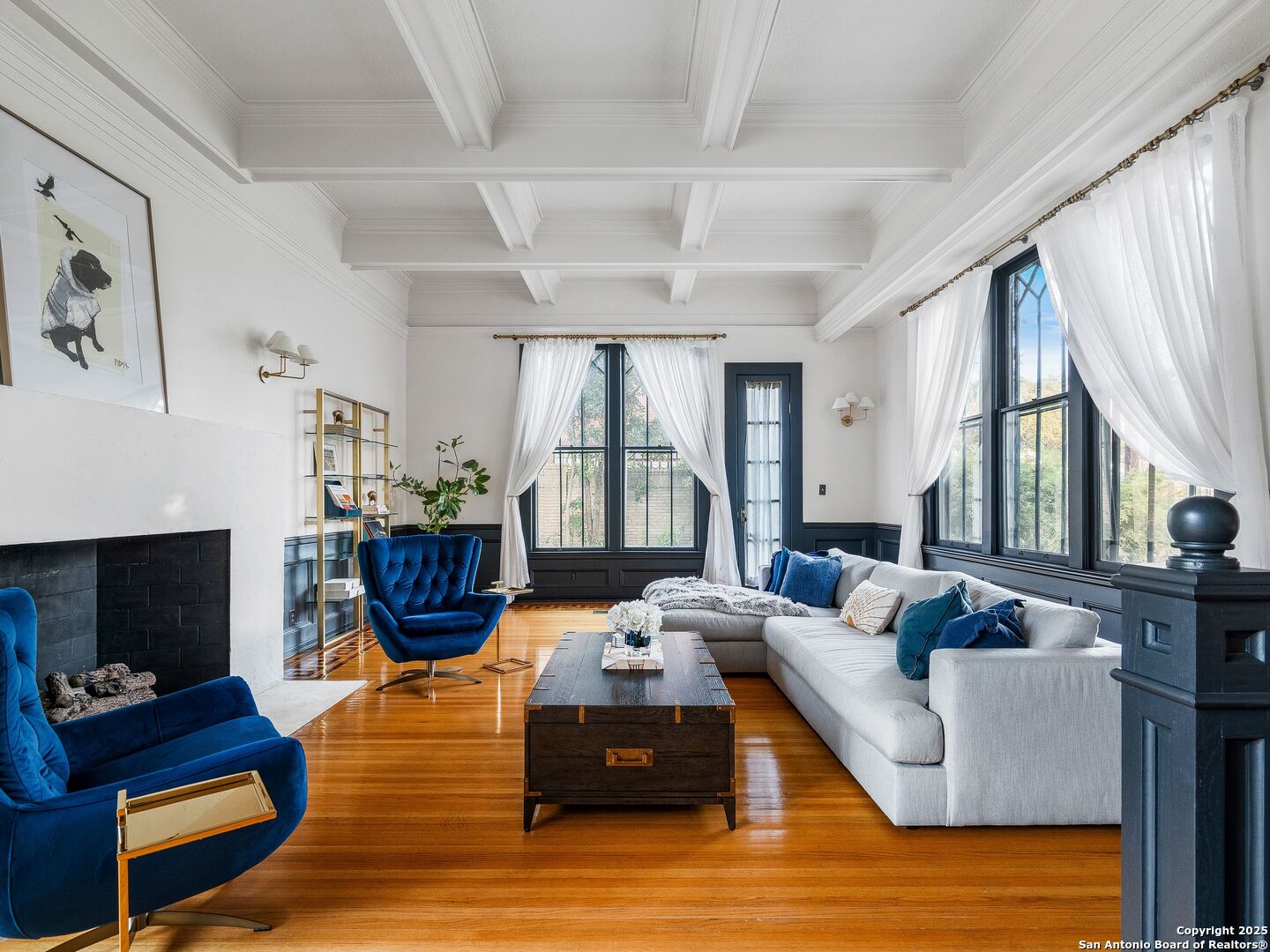 323 W WOODLAWN