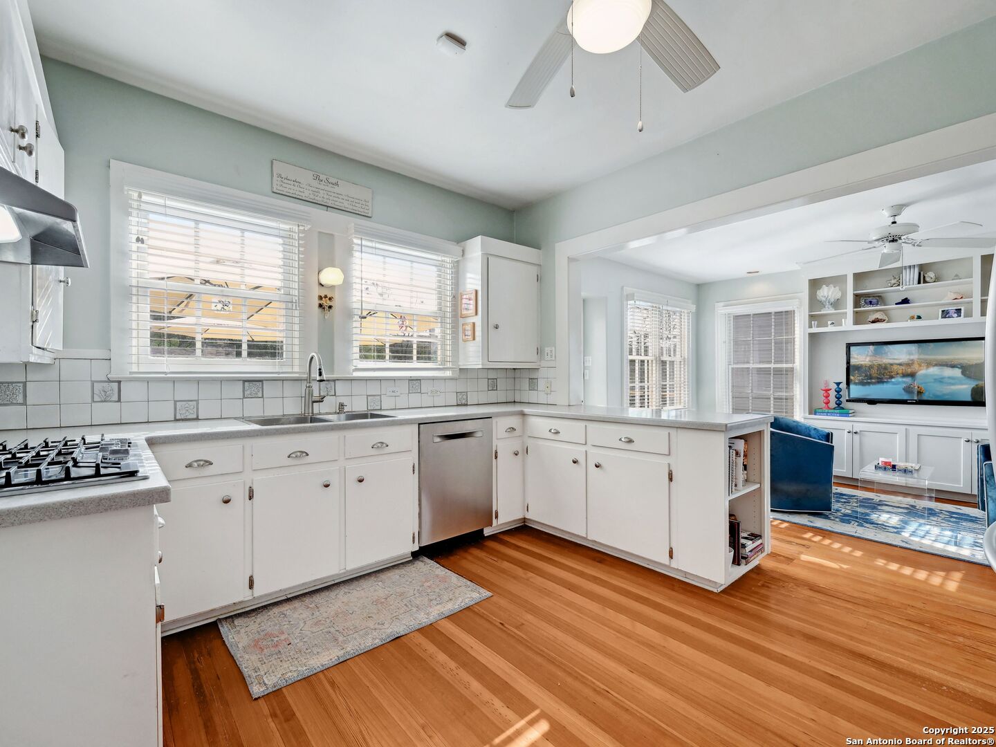 220 W Mulberry