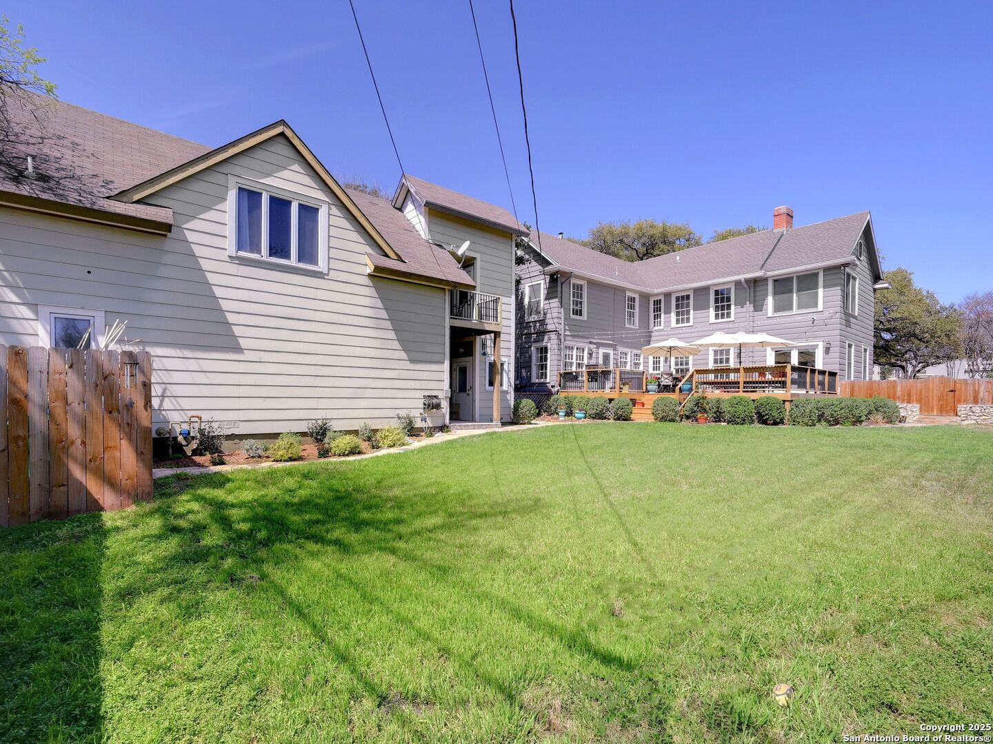 220 W Mulberry