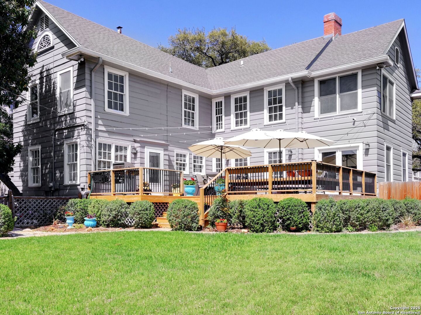 220 W Mulberry
