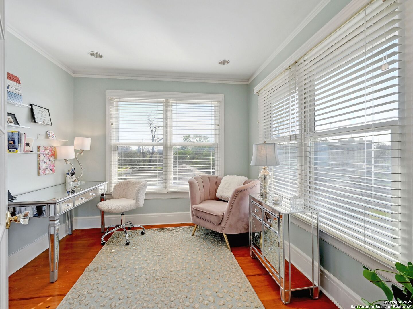 220 W Mulberry