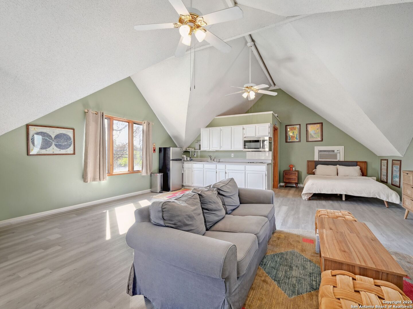 220 W Mulberry