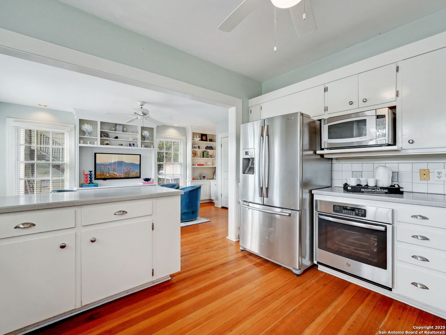 220 W Mulberry