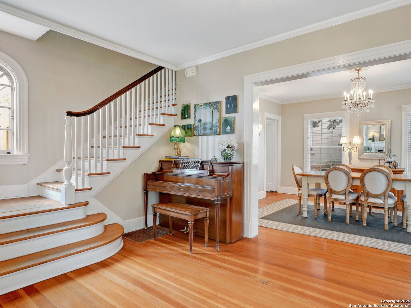 220 W Mulberry