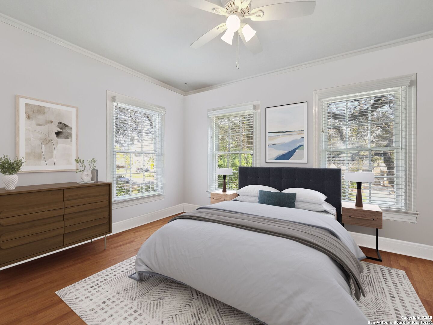 220 W Mulberry