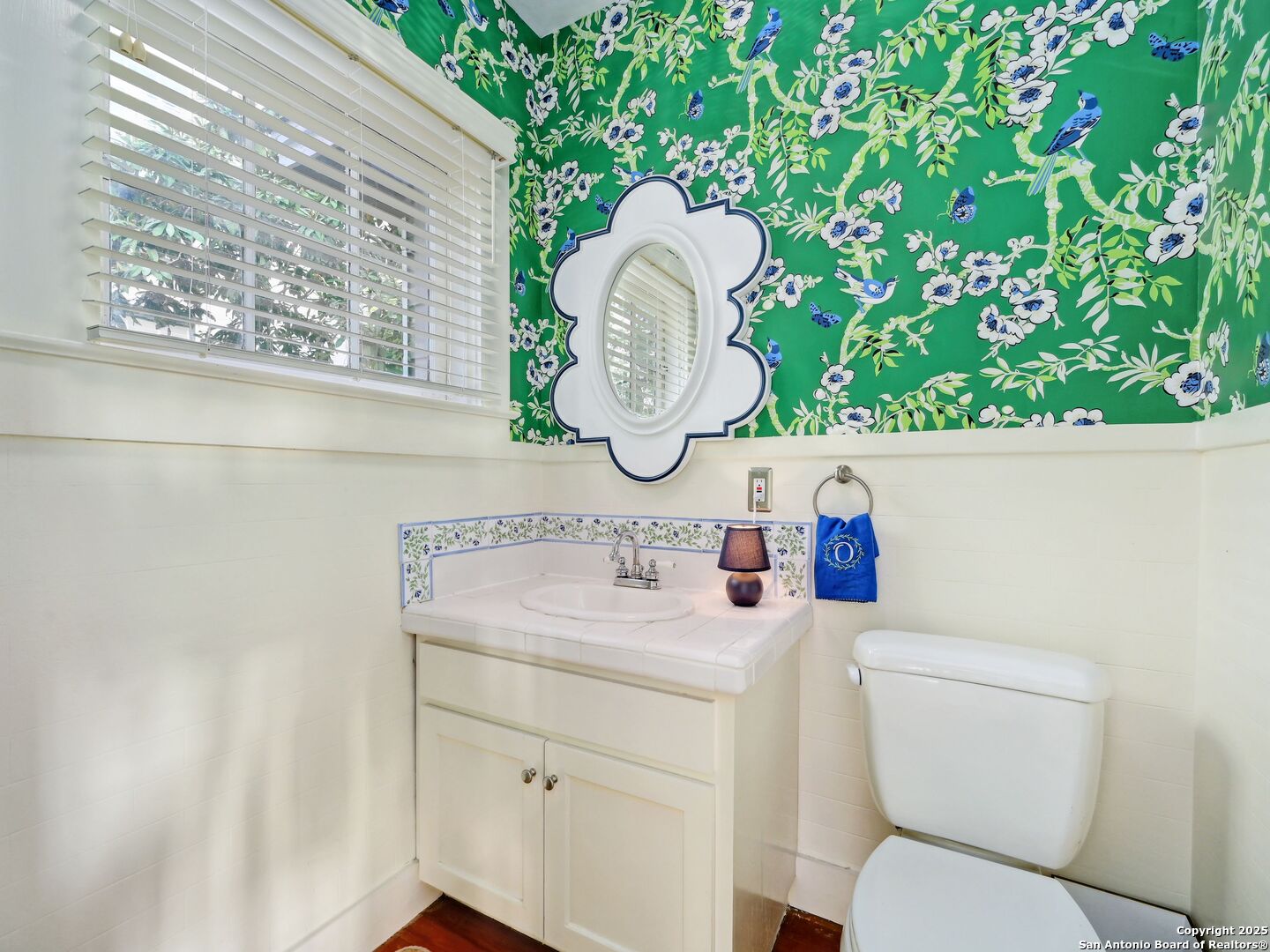 220 W Mulberry