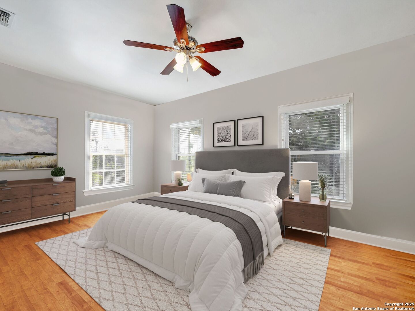 220 W Mulberry