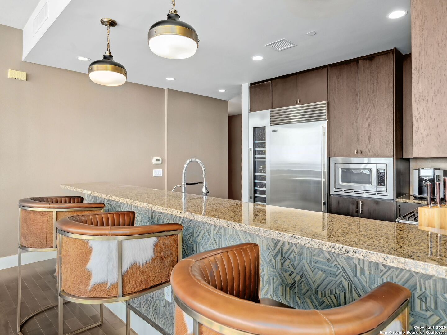 610 E Market 3007