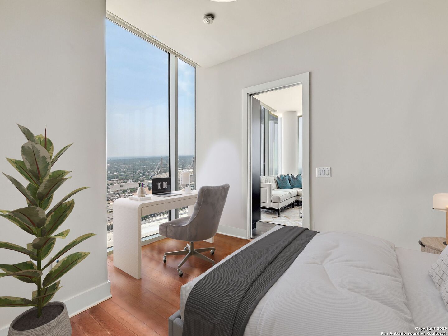 610 E Market 3007