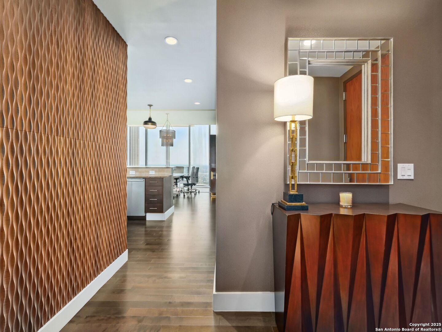 610 E Market 3007