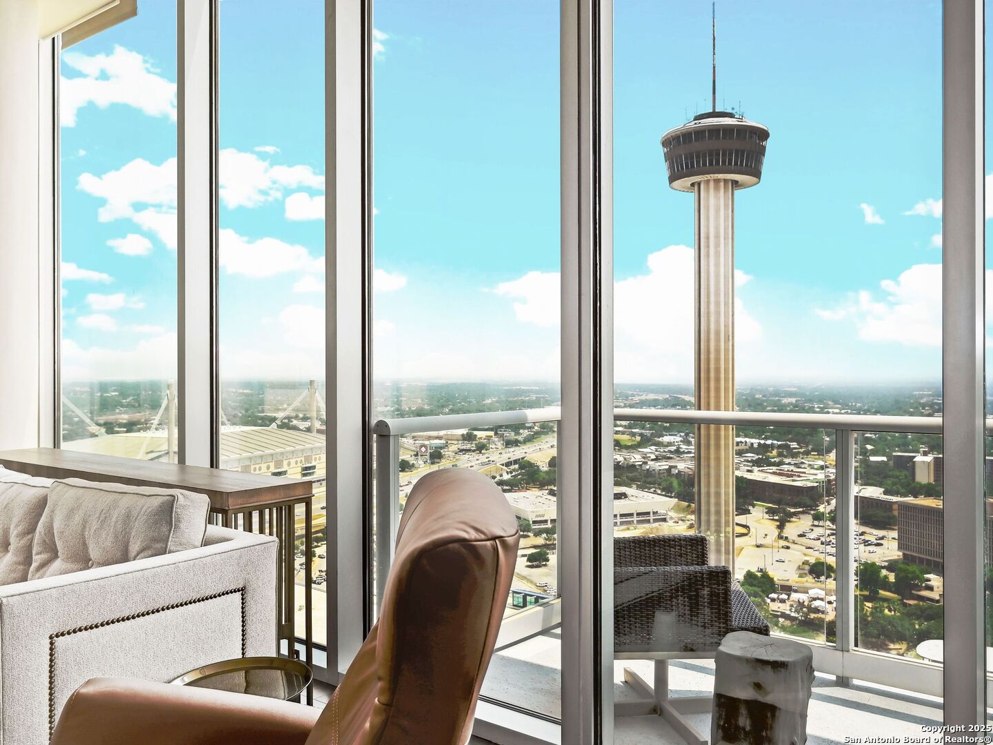 610 E Market 3007
