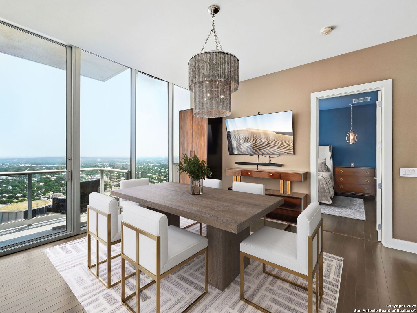 610 E Market 3007