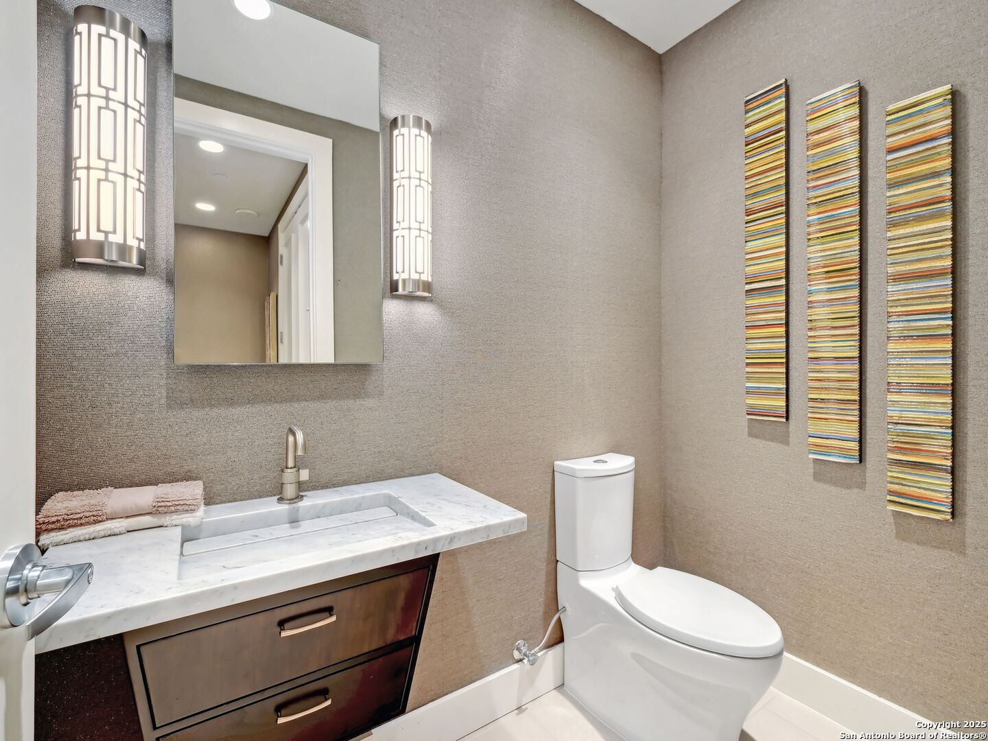 610 E Market 3007