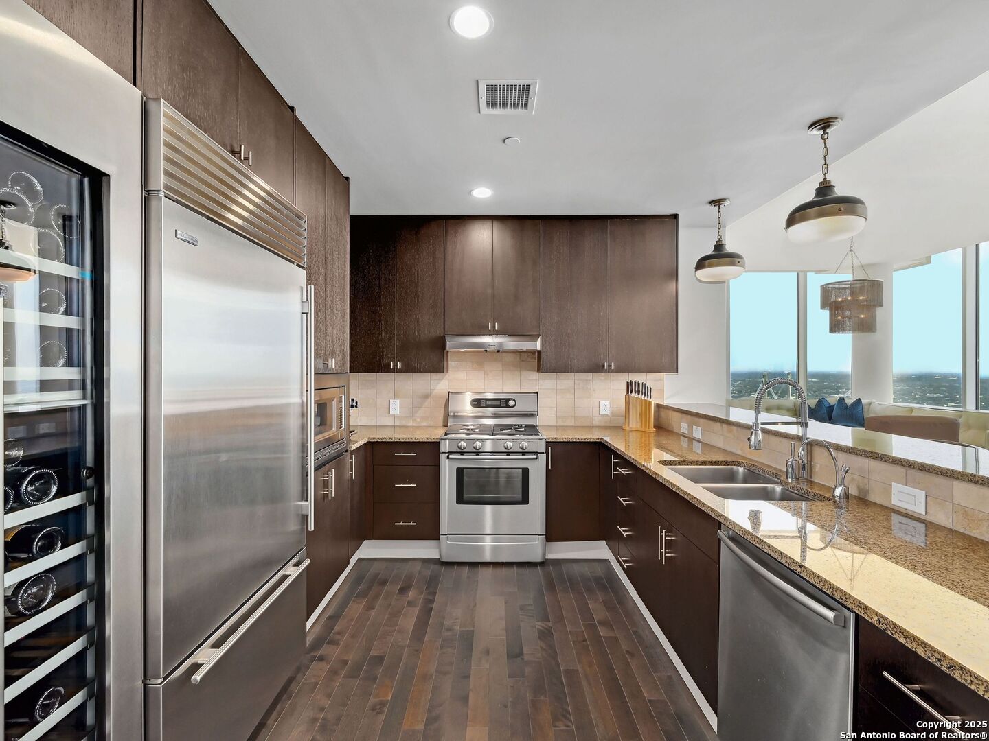 610 E Market 3007