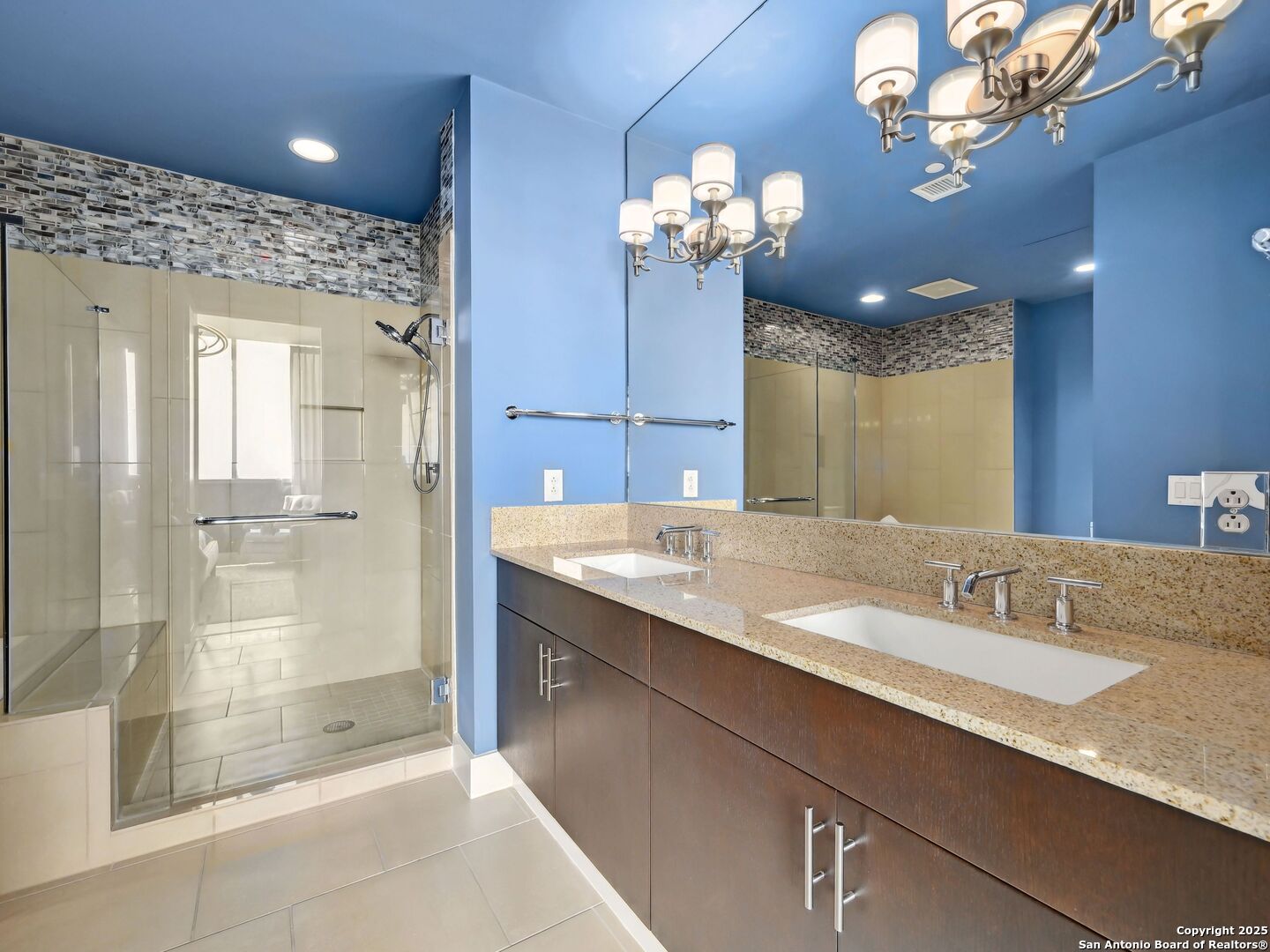 610 E Market 3007
