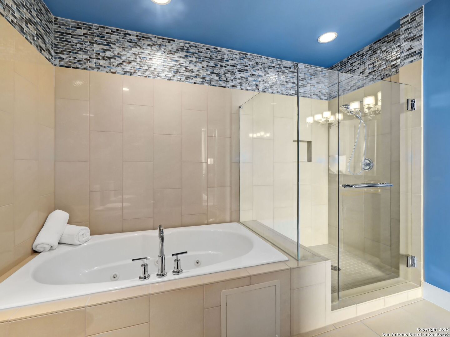 610 E Market 3007